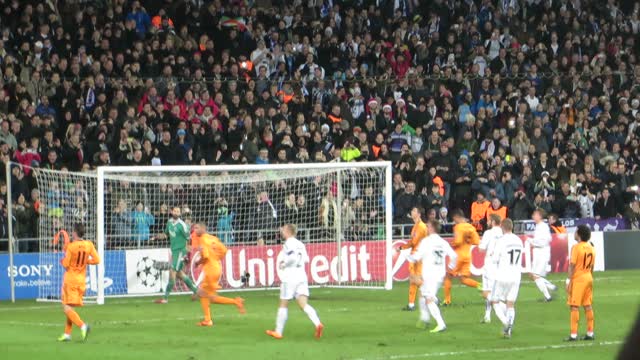 Johan Wiland saves Cristiano Ronaldo's penalty kick - FCK vs. Real 2013