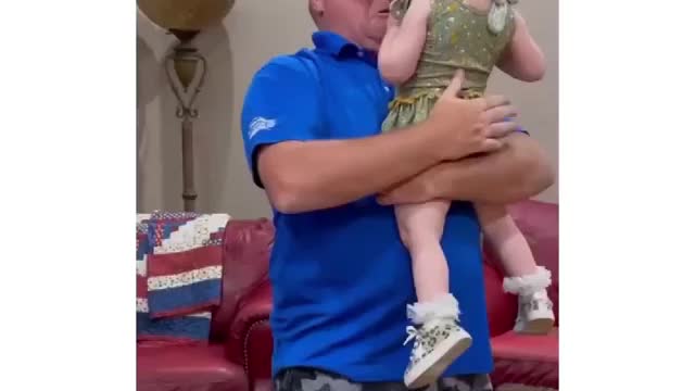 Baby can't stop laughing at dad's hilarious dance moves