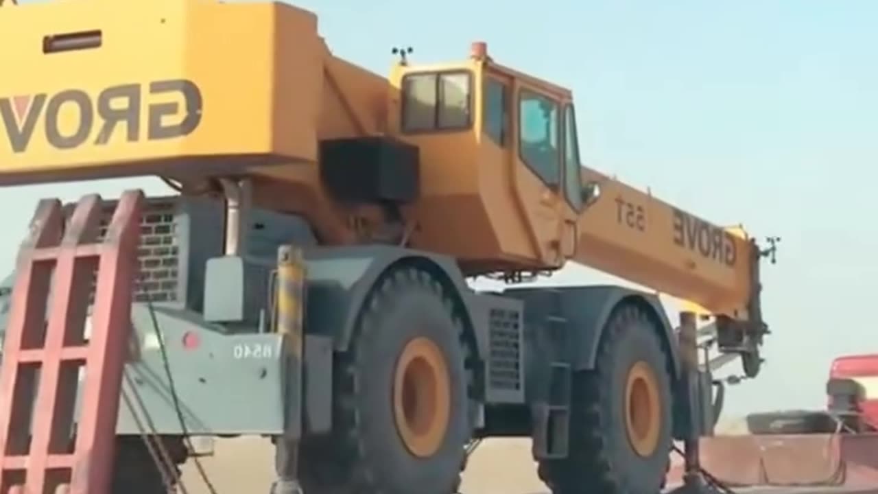 Unbelievable Crane Moves: heavy Haul Secrets Revealed!