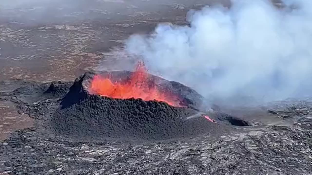 🚨📷 #Alert #WATCH: Volcanic eruption begins near Iceland's capital