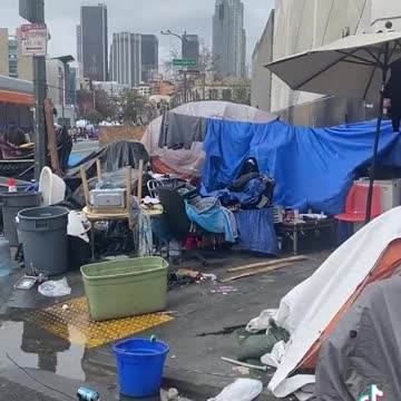 Los Angeles via @Retardsoftiktok