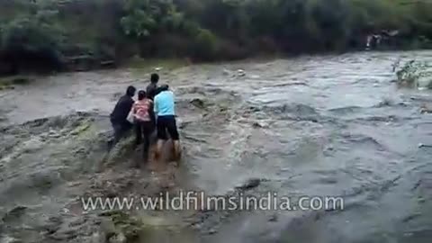 Suddenly flood came in India sweeps family into the water