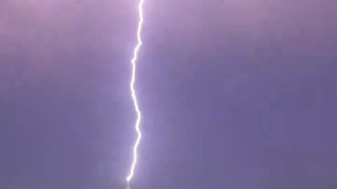 "Incredible Footage: Lightning Strikes Makkah Clock Tower in Saudi Arabia!"