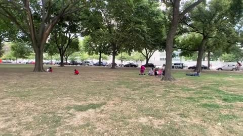 THIS IS THE WASHINGTON D C THE CAPITOL AND WHITE HOUSE.