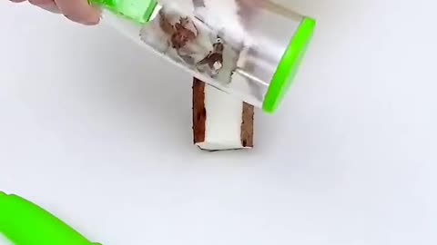 Vegetable peeler with storage