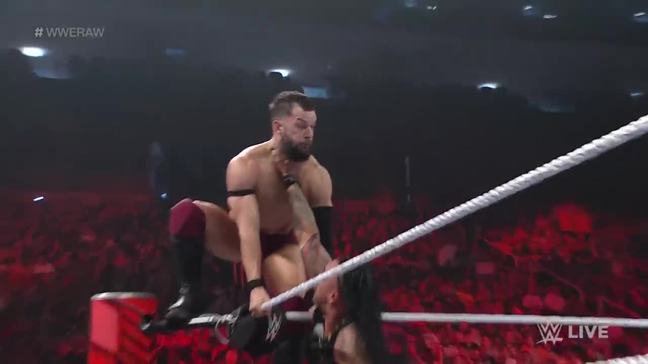 Finn Bálor vs. Damian Priest: Raw, April 25, 2022