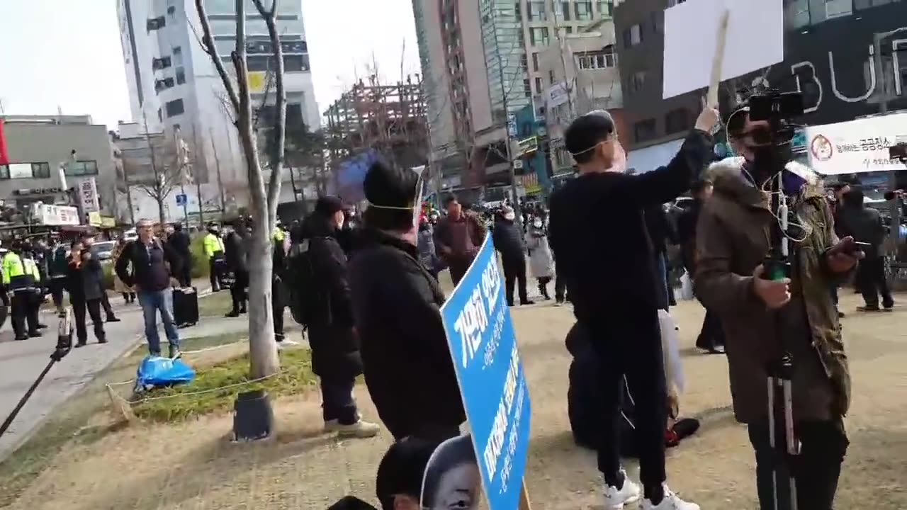 20200406_V3_S03(7L2JPy0HKlc)이젠 대학생들 행진까지도 봉쇄하는 나라가 되었네요