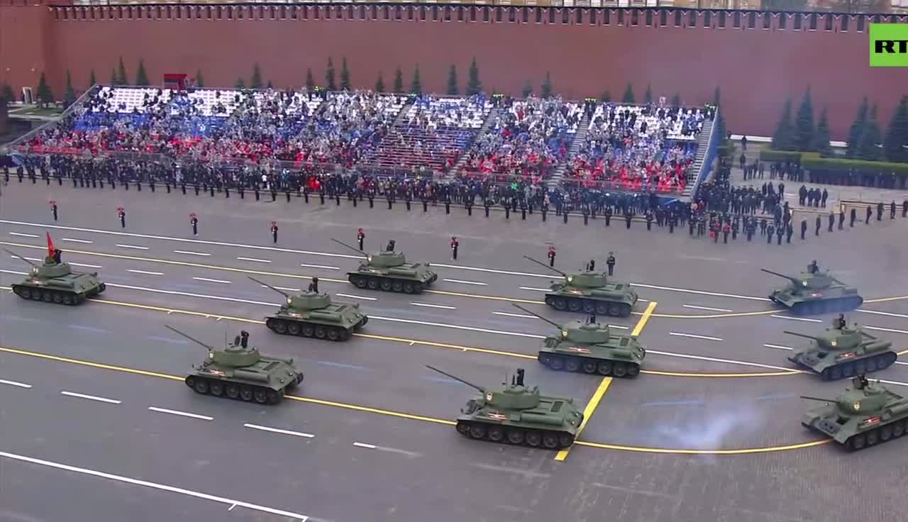 Legendary T-34s on display in Moscow