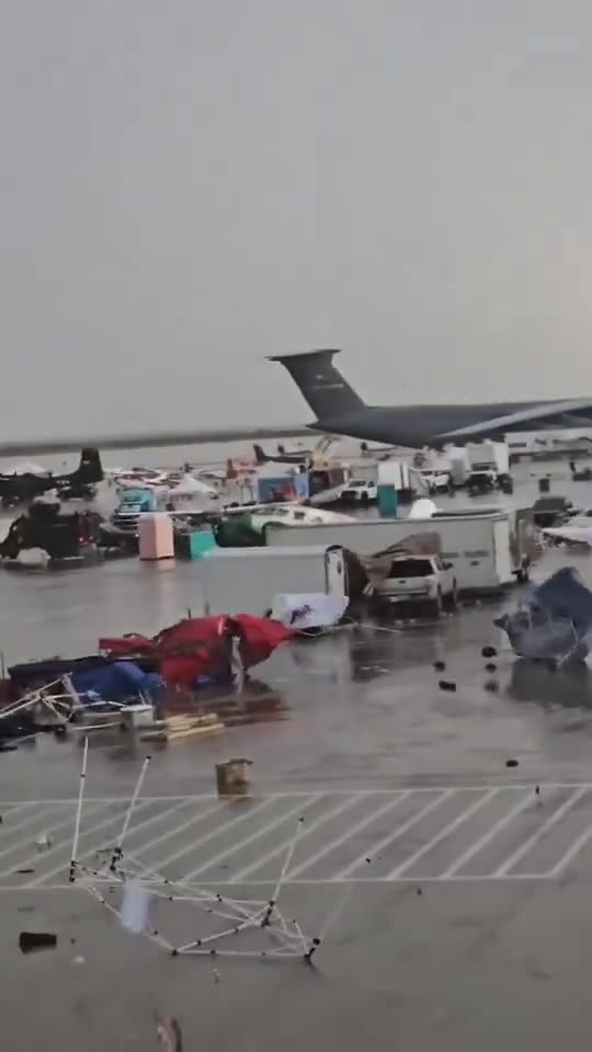 Strong winds hit McConnell AFB in Oklahoma during air show