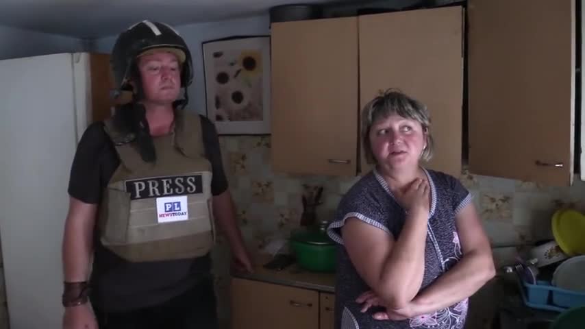 Journalists Come Under Ukraine Artillery Fire In Donetsk Suburb (Hit Subtitles)