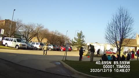 Open air at "Loaves and Fish" line, Peoria. December 19, 2020