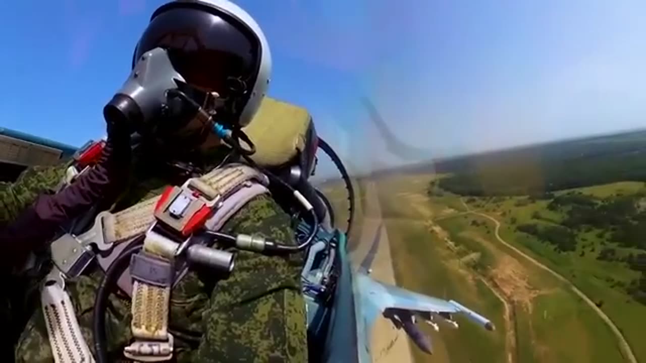 Su-35 fighter crews launch air attacks