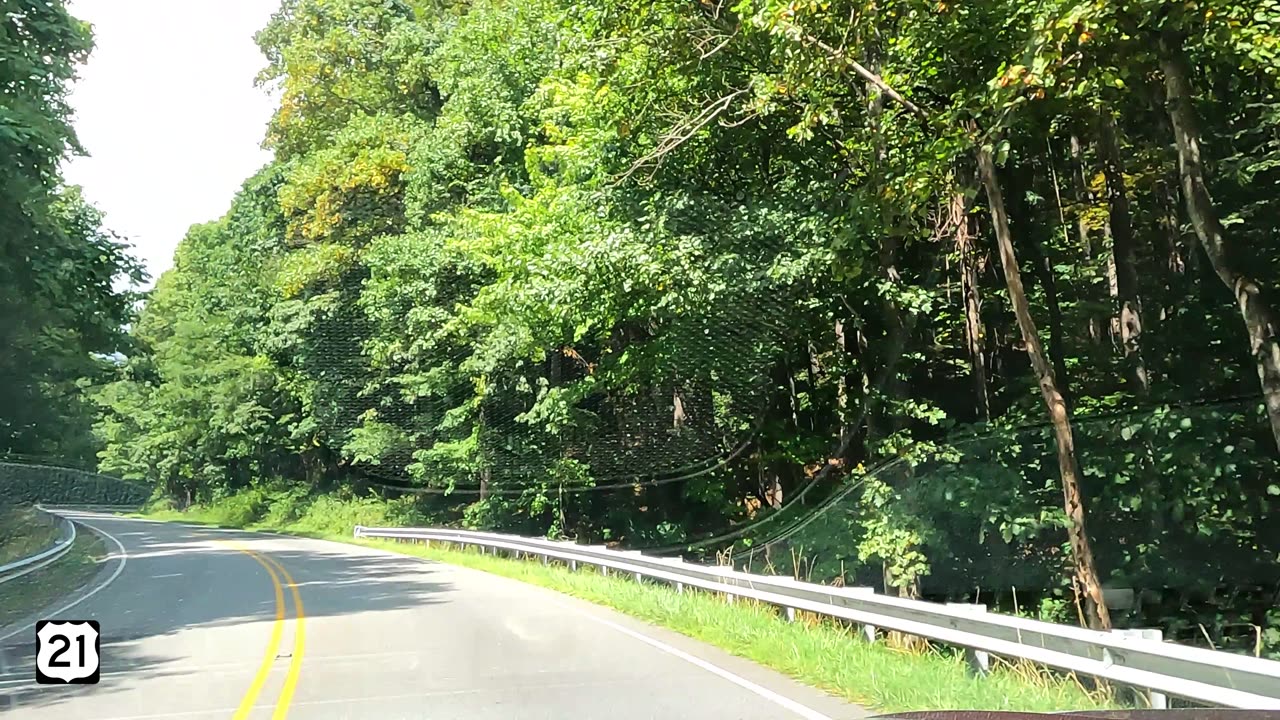 Scenic Appalachian Drive From Elkin to Roaring Gap US 21