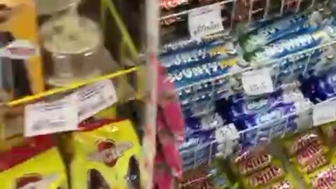 Supermarket v Mariupolu srpen 2023