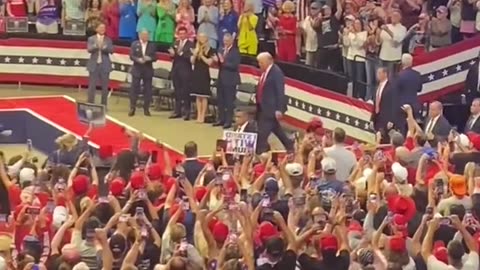 President Trump entered to Many Men