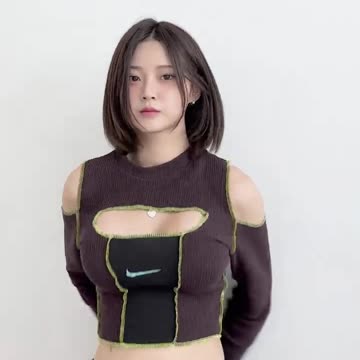 Bounce When She Walk😎