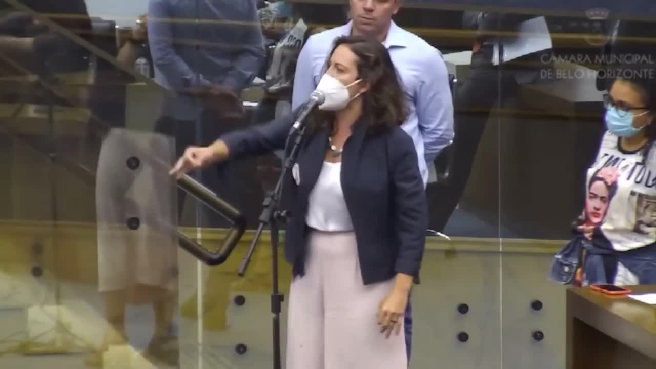 Debate com a esquerda - Homem TRANS em banheiro feminino