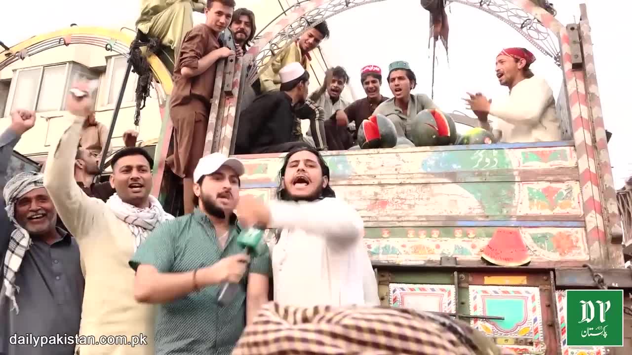 Mall Hain Lal Hain