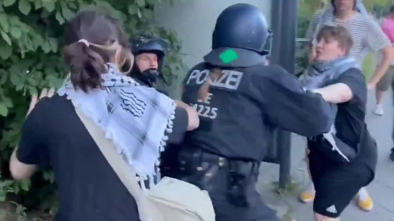 Los manifestantes pro-Palestina fueron arrestados por la policía alemana en Berlín