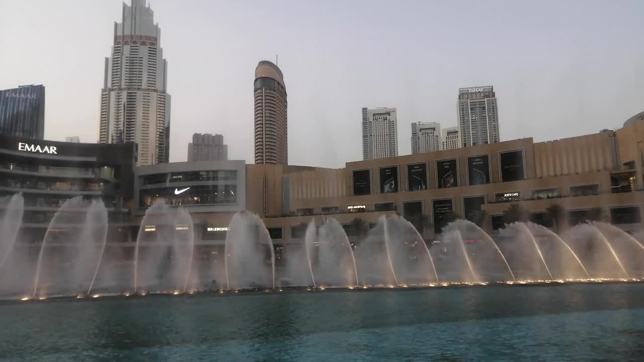 النافوره الراقصه في برج خليفهDancing Fountain in Burj Khalifa