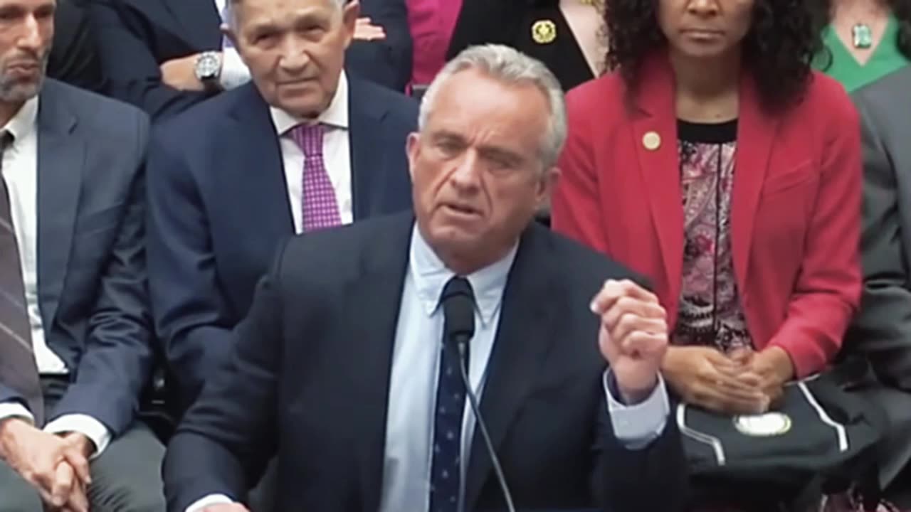 Congress ERUPTS as Robert F. Kennedy Jr DESTROYS Every Democrat in Congress