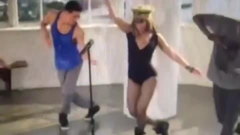 .Bring the beat in vine