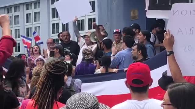 Manifestación frente al Ministerio de Salud