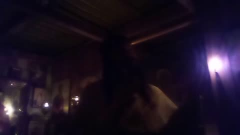 ΣΕ ΚΑΘΗΣΥΧΆΖΕΙ ΚΑΙ ΣΕ ΠΑΡΑΜΥΘΙΑΖΕΙ