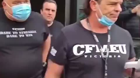 Australia: CFMEU Union officials are trying to placate their members wearing masks!😬