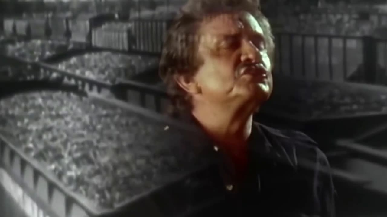 Johnny Cash - Sixteen Tons (Official Music Video)