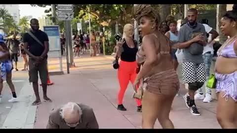 Old Man Street Workout! PRANK.