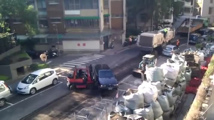 Forklift used as a spider