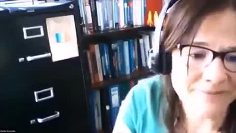 Dra. Karina Acevedo Whitehouse. Habla sobre algunos riesgos de la inyección