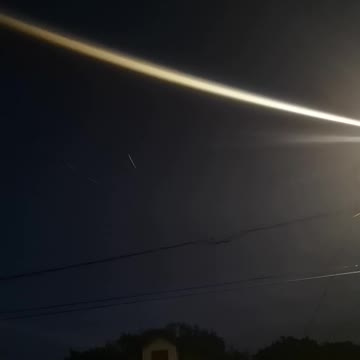 Montrealers Saw A Weird Silver Streak In The Sky But Don't Worry, It Wasn't Aliens (VIDEO)