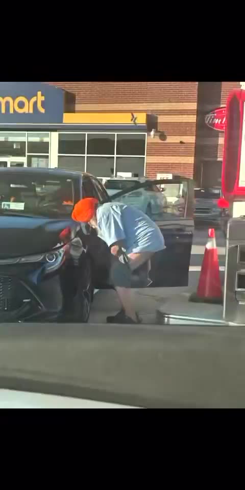 Pooping in public 🤬