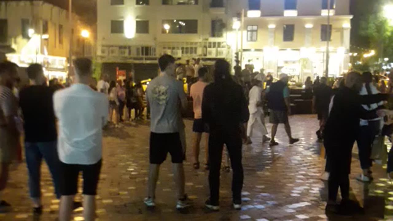 ΟΙ ΜΑΓΟΙ ΒΟΥΝΤΟΥ ΑΦΡΙΚΑΝΟΙ ΠΑΙΖΟΥΝ ΤΑ ΤΥΜΠΑΝΑ - ΕΠΙΚΛΗΣΗ ΔΑΙΜΟΝΩΝ ΕΞΩ ΑΠΟ ΤΟΝ ΝΑΟ ΤΗΣ ΘΕΟΤΟΚΟΥ