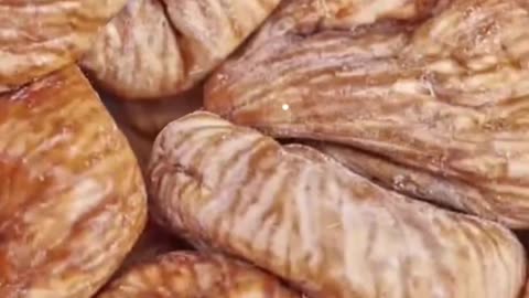 What are the benefits of eating dry fruits on an empty stomach?