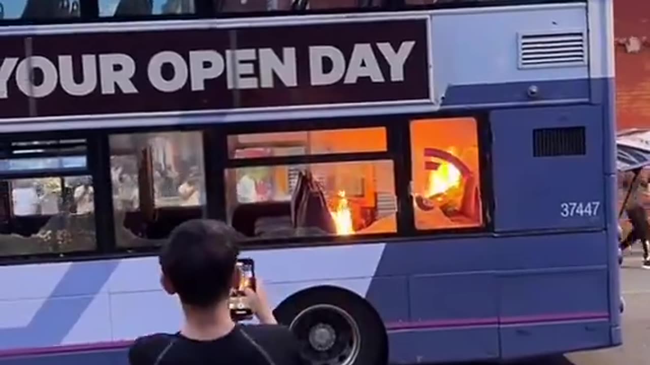 Roma gypsies set fire to a bus in Leeds