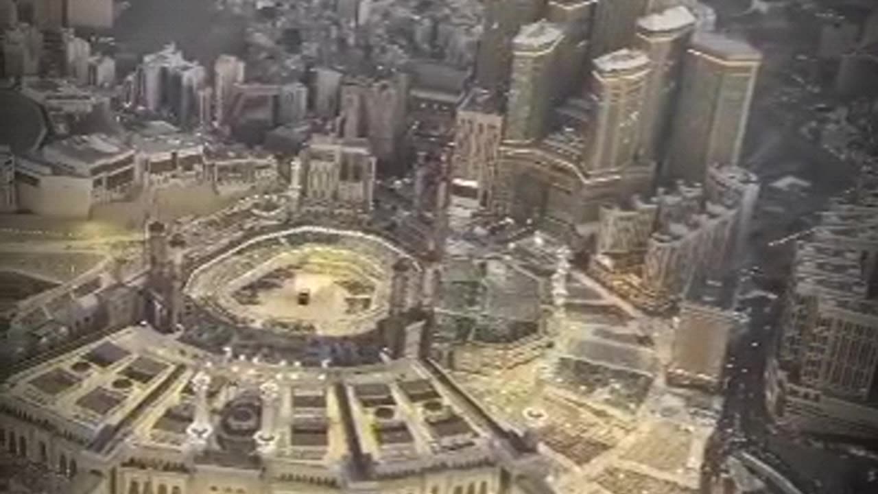 Kaaba now and 1000 years Ago.