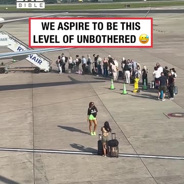 Influencers unbothered plane is boarding 😅