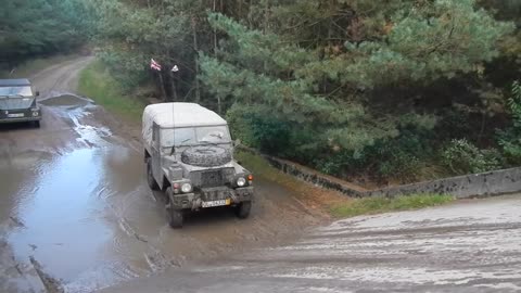 Vechile Racing In Danger Way 47% Steigung, 25,17° Grad, auf Betonram