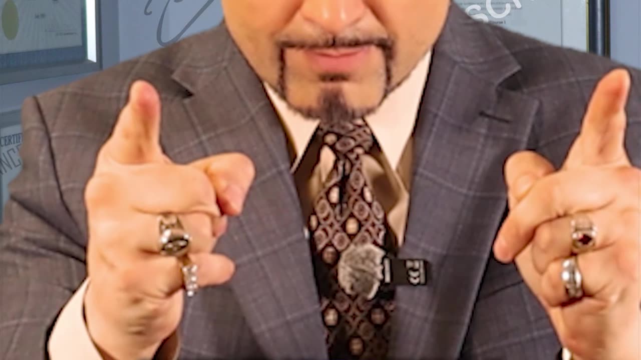 Деловые жесты! Это означает «Позволь мне рассказать тебе»