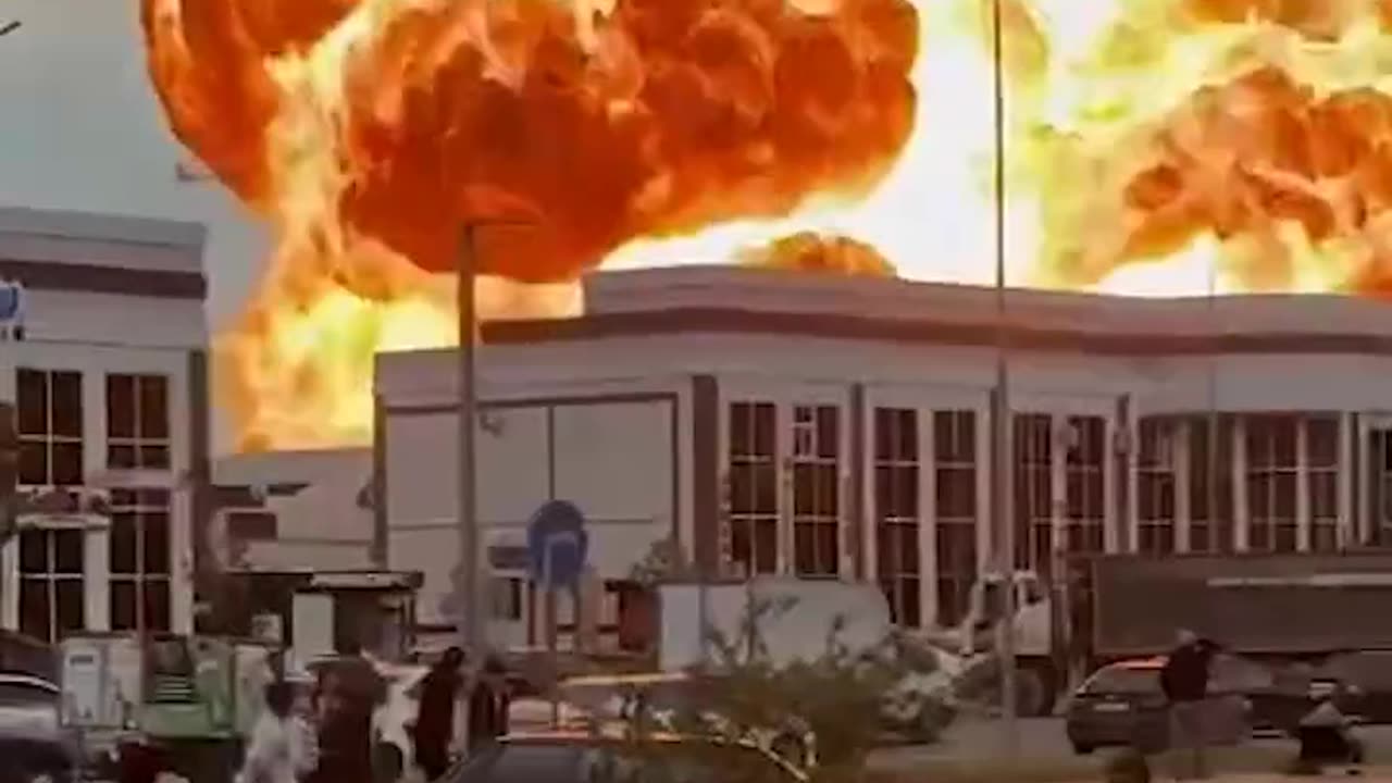 A gas tanker exploded on Mohammed Ali Avenue in Grozny.