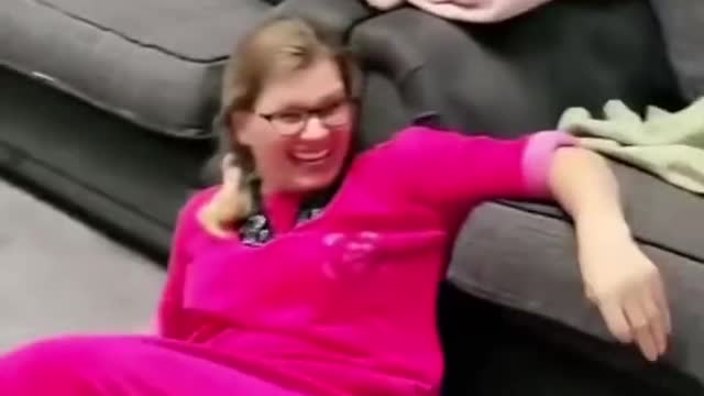 بعذره يطلقها