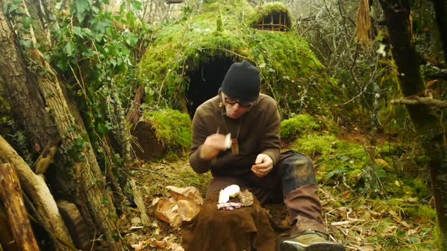 Building a Yoda's Hut (part #2) Spherical Shelter inside and Outside Weaving herbs and branches