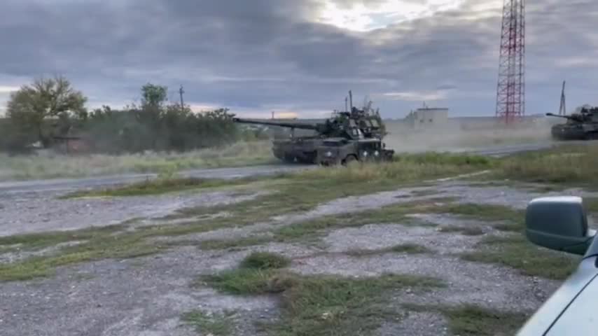 Polish 155mm self-propelled howitzers "Krab" of the Armed Forces of Ukraine heading towards Kharkov