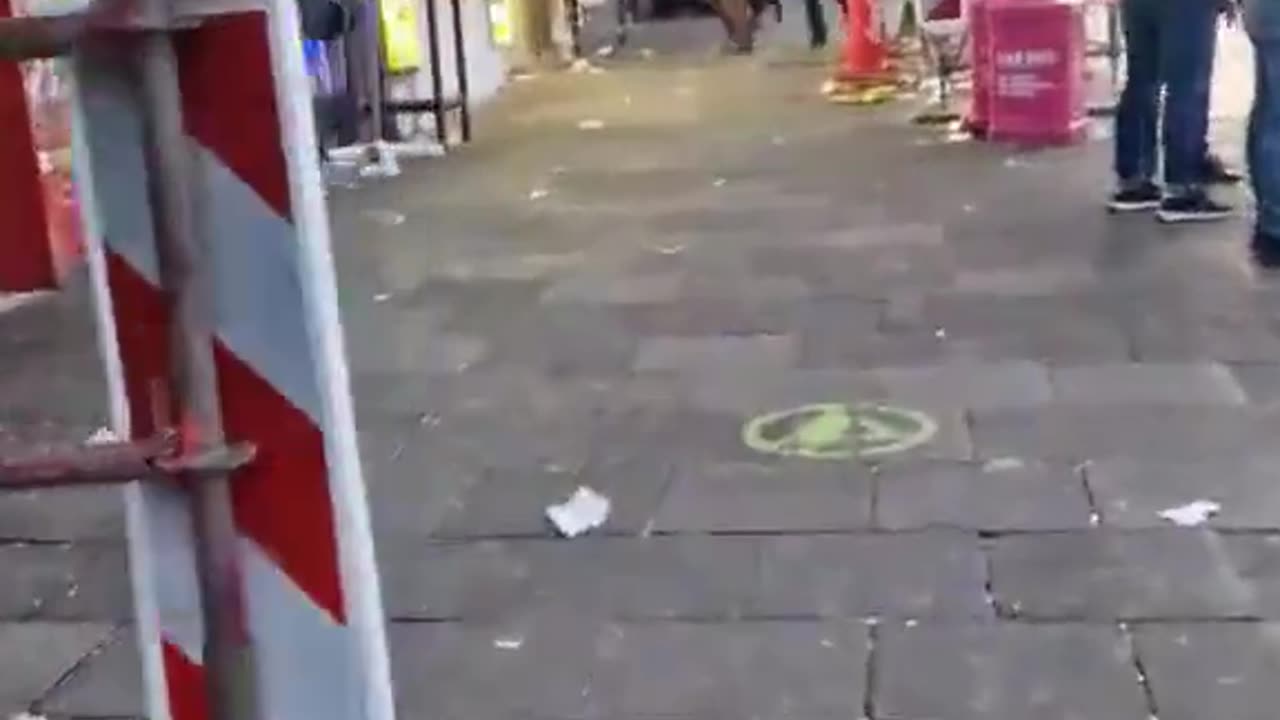A walk through "Modern Hamburg". Import the third world, become the third