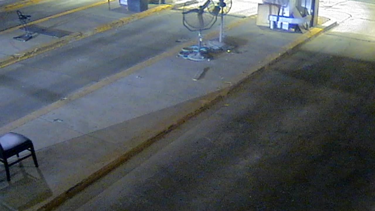 3138RHOBG3CStGarageLeftDoor_2021-01-06_06h28min52s113ms.mp4