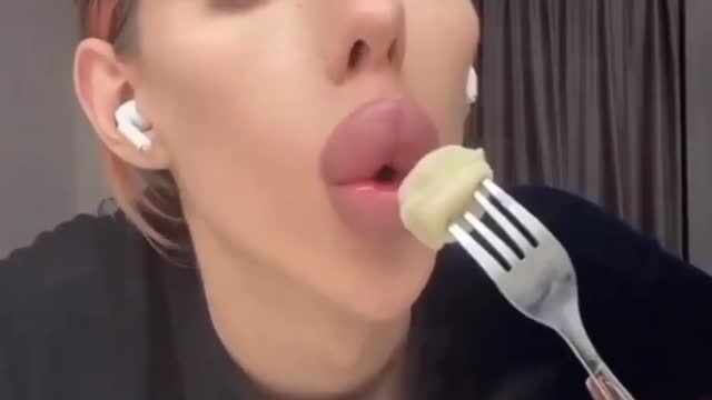 Eating with Big Lips