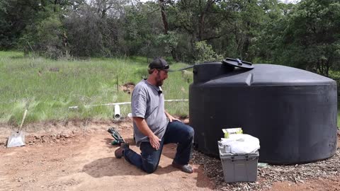 OFF-GRID GARDEN WATERING SYSTEM | Tank Set Up